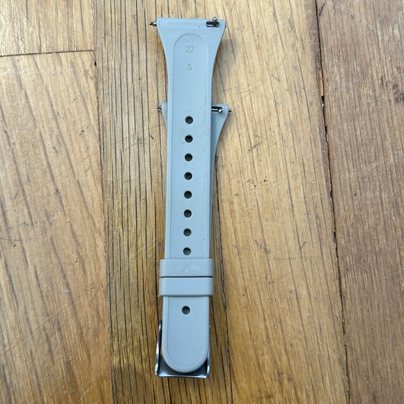 *last chance!!* Fitbit Versa | Accessories Only - 2 bands, 3 screen protectors - Picture 10 of 11